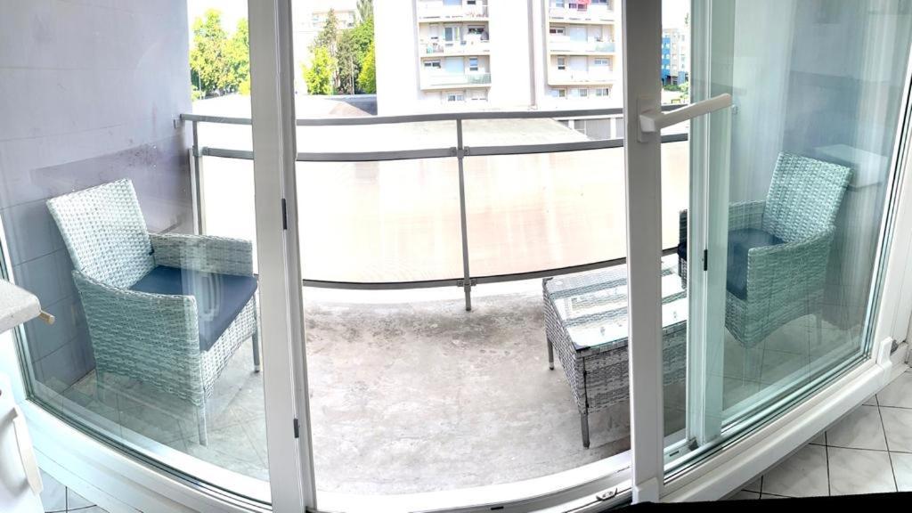 Cool Studio Saint Louis Vicino Stazione/Aereoporto Apartment Luaran gambar