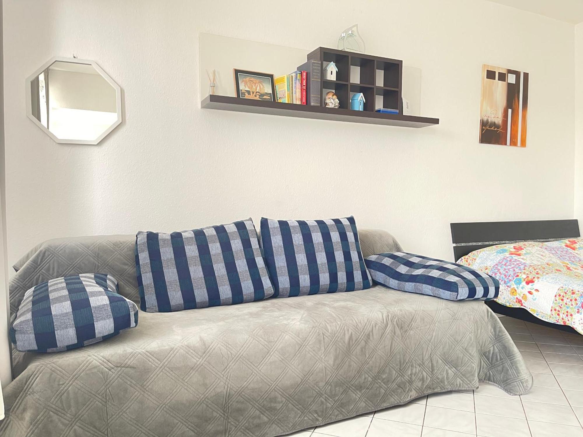 Cool Studio Saint Louis Vicino Stazione/Aereoporto Apartment Luaran gambar