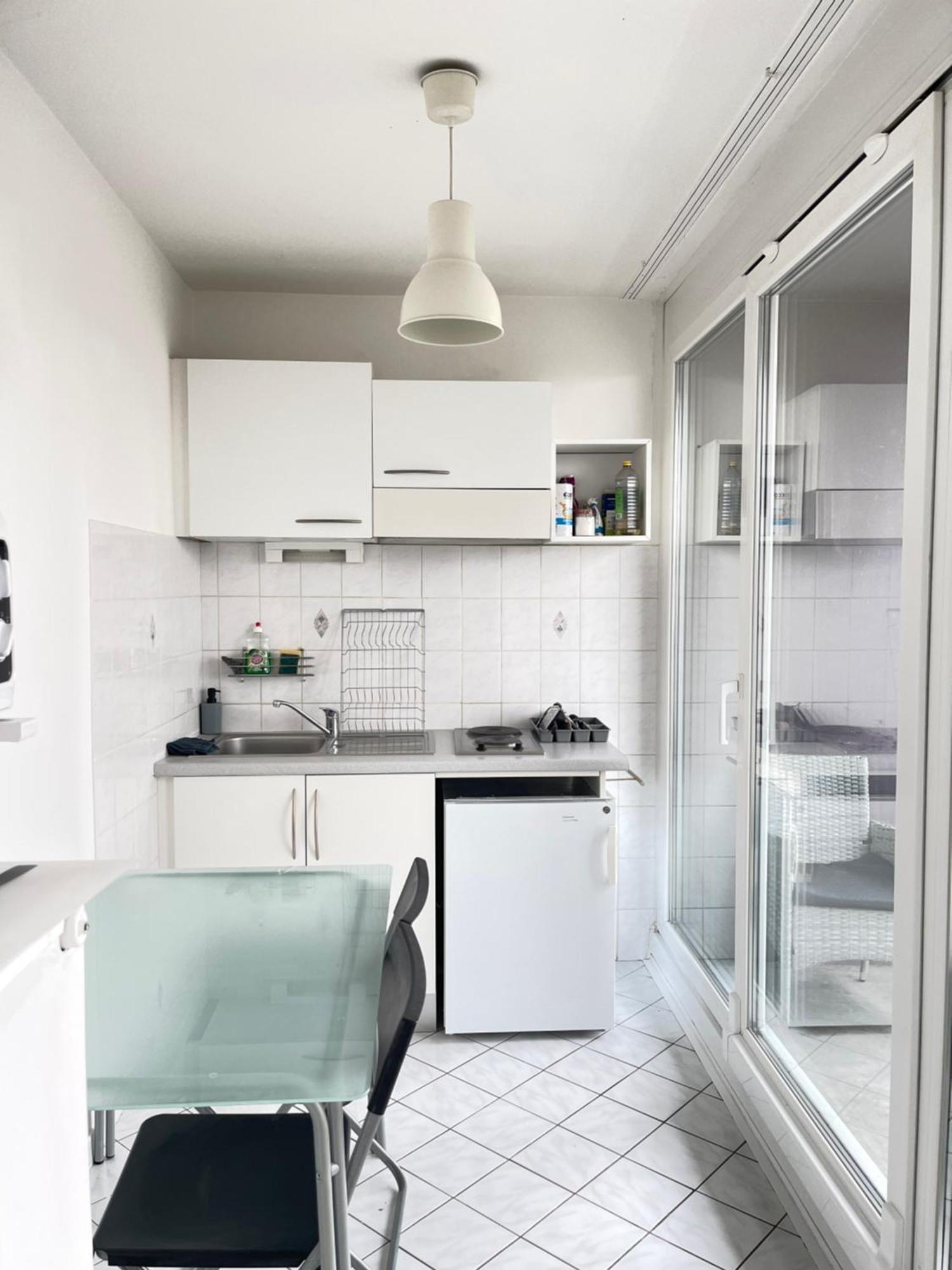 Cool Studio Saint Louis Vicino Stazione/Aereoporto Apartment Luaran gambar