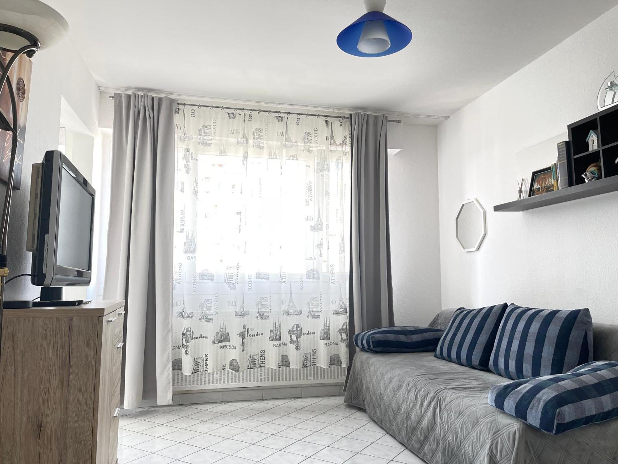 Cool Studio Saint Louis Vicino Stazione/Aereoporto Apartment Luaran gambar