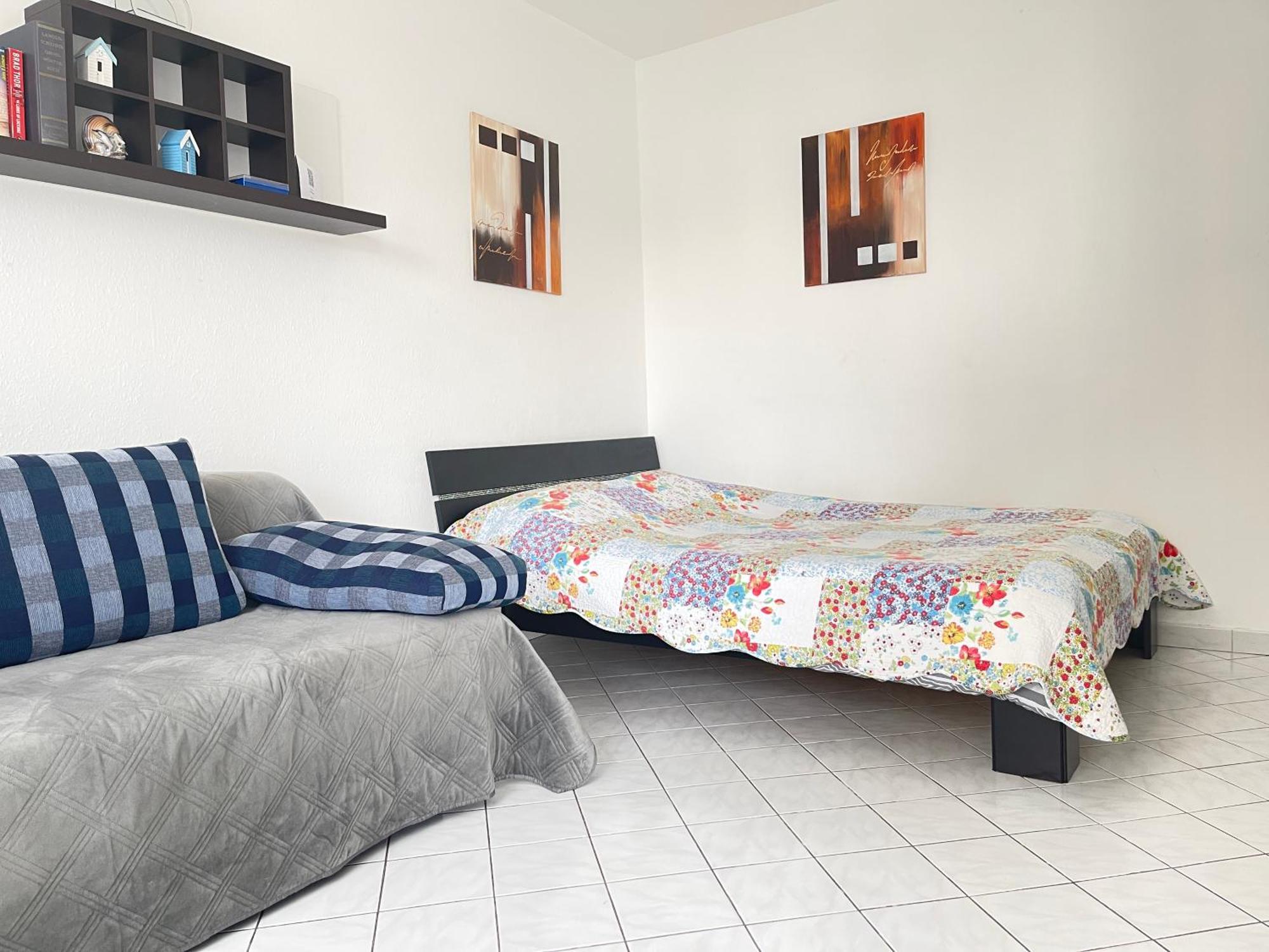 Cool Studio Saint Louis Vicino Stazione/Aereoporto Apartment Luaran gambar